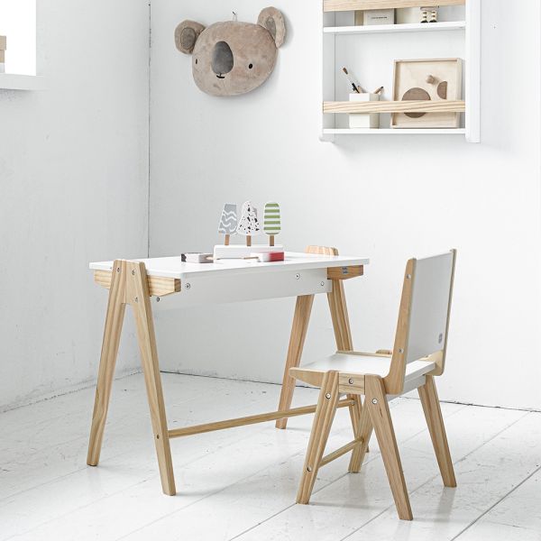 Kindertafel en stoeltje van hout in wit van Petite Amélie