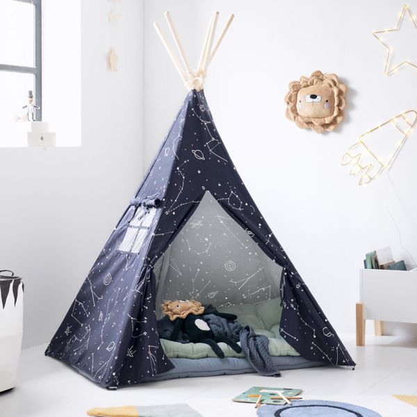 Tipi speeltent in Blauw en Zwart met Glow-in-the-Dark ontwerp van Petite Amélie